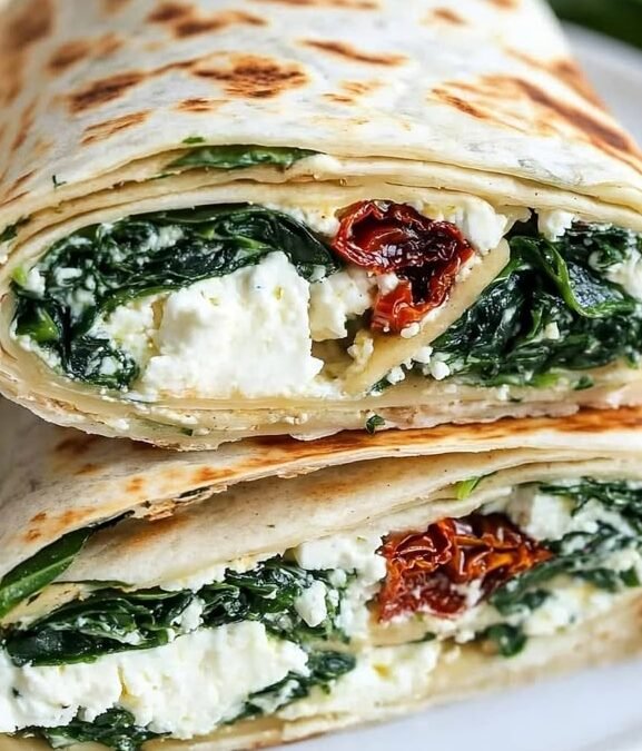 Wrap de Espinafre com Tomate Seco e Queijo Branco