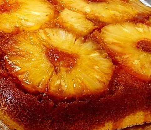 bolo de abacaxi caramelizado
