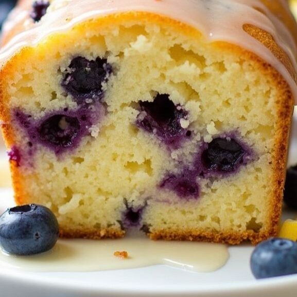 bolo de iogurte com limão e mirtilos