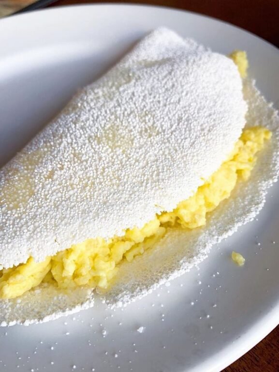 tapioca com ovo e queijo branco