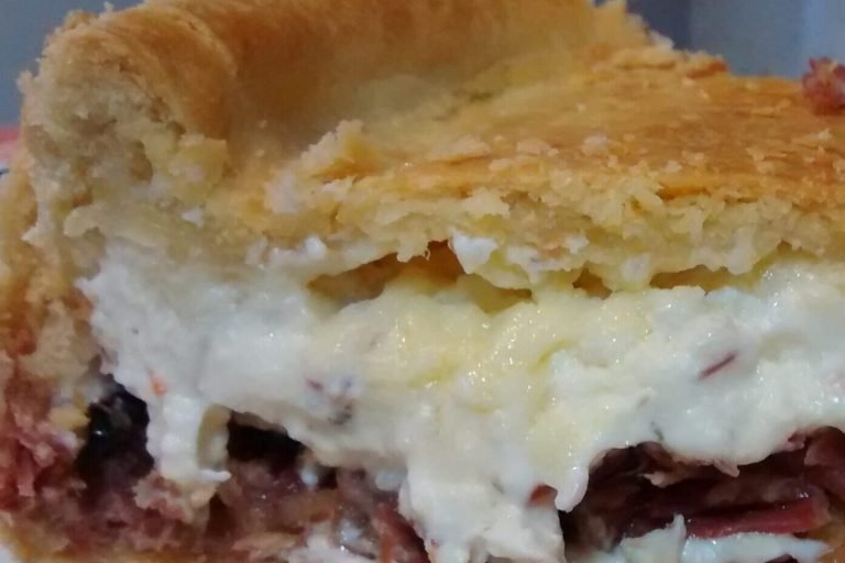 Empadão de Carne Seca com Catupiry