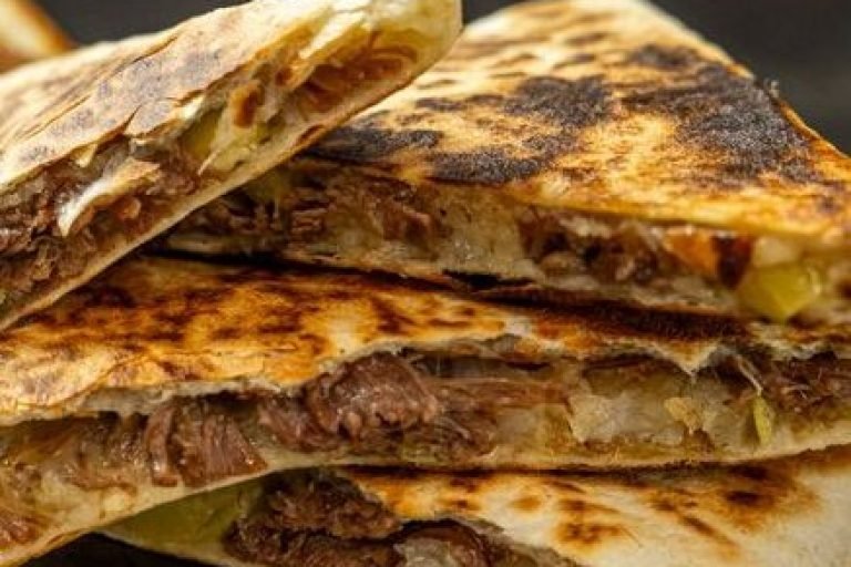 Quesadilla de Costela Desfiada e Queijo Provolone