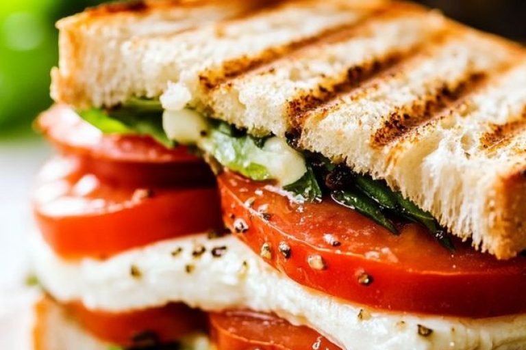Sanduíche Caprese (Tomate, Muçarela de Búfala e Manjericão)