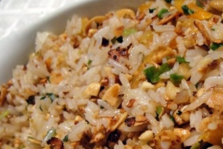 Arroz de Páscoa (com castanhas, passas e amêndoas)