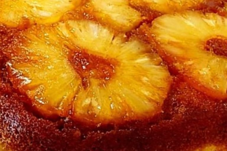 bolo de abacaxi caramelizado