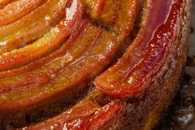 bolo de banana caramelizada